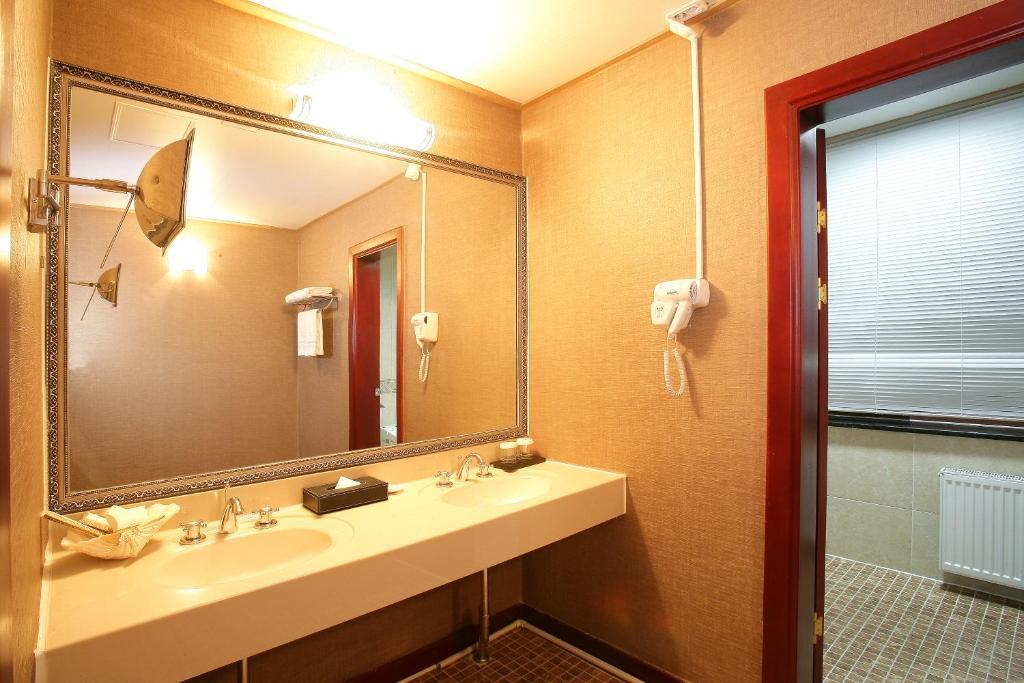 Sunjin Grand Hotel Ulánbátar Pokoj fotografie